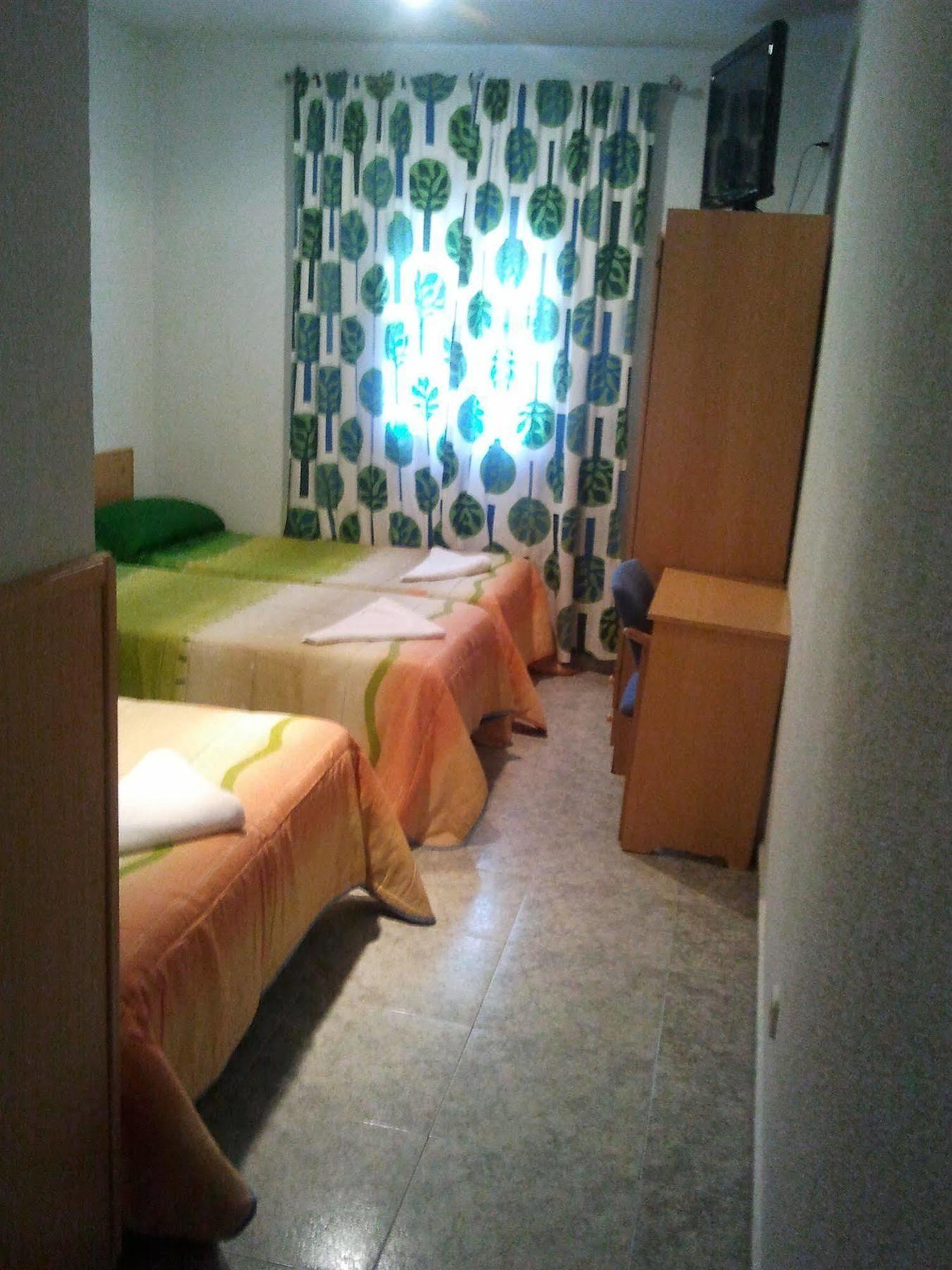 Hostal Emilio Barajas Madrid Exterior foto