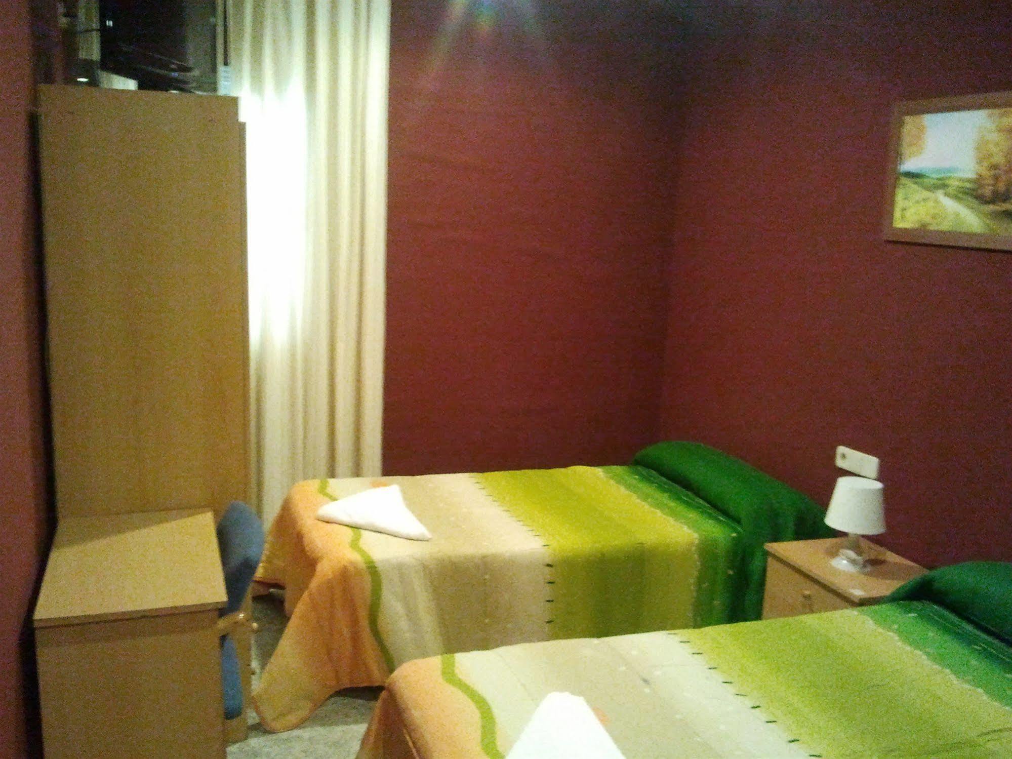 Hostal Emilio Barajas Madrid Exterior foto